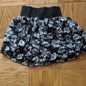 White and black floral skirt with front zipper